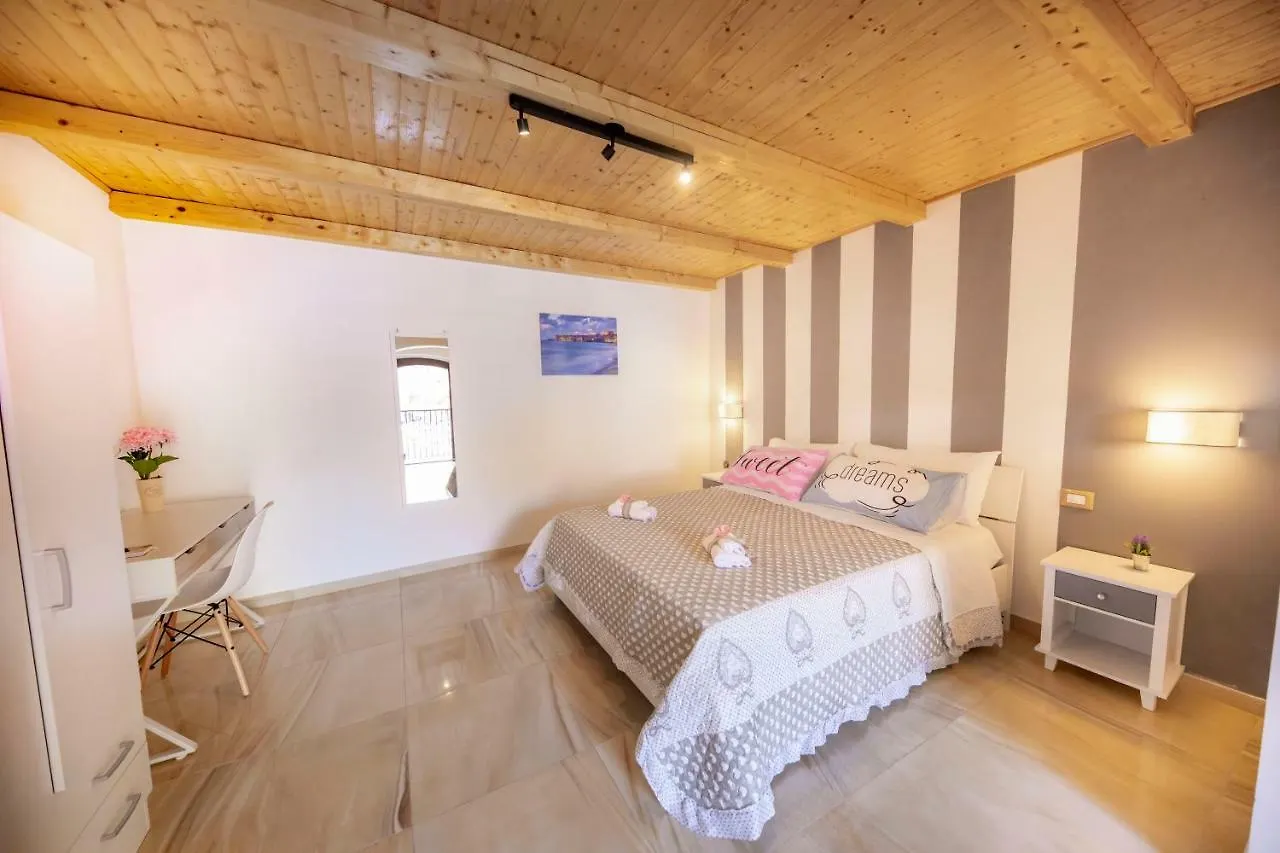 Apartment Donna Flavia - Casa Vacanze Centro Storico Palermo Italy